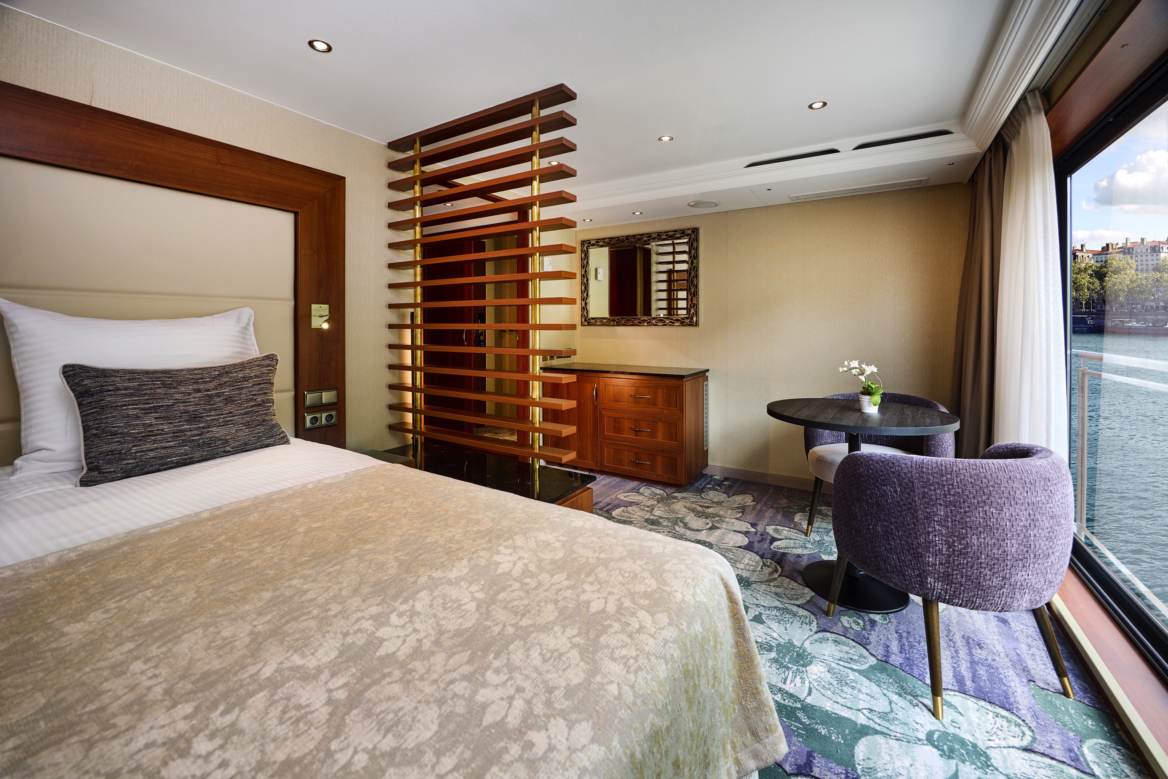 Deluxe Suite - Diamond Deck